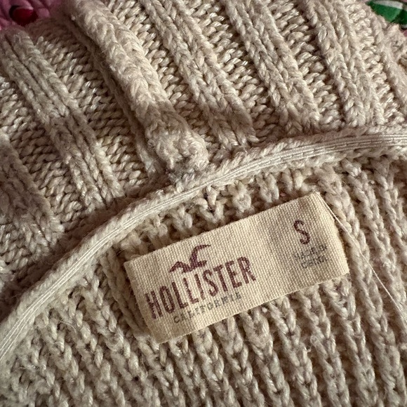 Hollister Off-Shoulder Beige Sweater - Picture 6 of 7